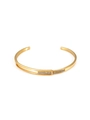 Detail van 18k vergulde roestvrijstalen manchetarmband met fonkelende kristallen inleg - Halfholle Open Armband met Steenbezetting / Goud