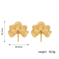 Dettaglio orecchini a fiore rosa con misure di 39,7 mm e peso di 16,3 g inclusi - Orecchini a Bottone a Fiore con 3 Petali