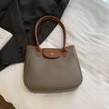 Sac fourre-tout gris en cuir grainé avec anses brunes et logo métallique doré chic - Marron