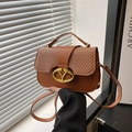 Borsa a mano marrone in pelle e tessuto intrecciato con fibbia dorata ed ombre - Marrone