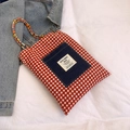 Bolso tote reversible de cuadros rojos con bolsillo denim y asas trenzadas de colores - Cuadros Rojos y Blancos (Estilo Grande A)