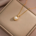 Collana con pendente di perla dorata vintage e accenti brillanti su portagioie - Collana Piccola Sacchetto Portafortuna (Perla)