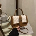 Borsa a tracolla trapuntata bicolore marrone e bianca con chiusura in metallo argento - Bianco e Marrone