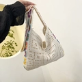 Borsa tote all'uncinetto fatta a mano beige con motivi floreali per le vacanze - Bianco Sporco
