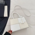 Schicke quadratische Handtasche im Color-Block-Design in Weiß und Beige aus Kunstleder - Weiß