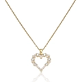 Elegante goldene Herzkette mit Perlen und funkelnden Zirkonsteinen auf weißem Hintergrund - Goldene Halskette Mit Hohlherz Und Perle
