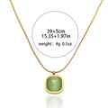 Collana minimalista in acciaio al titanio dorato con ciondolo quadrato verde - Collana Oro + Ciondolo Quadrato Verde (T0249)