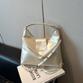 Sac bandoulière minimaliste doré crème à effet métallisé avec rabat incurvé chic - Sans Pendentif / Blanc