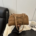 Borsa tote marrone vintage in ecopelle lucida con dettagli stringati e tracolla moda - Cachi