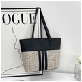 Dettaglio della borsa tote minimalista in tweed beige e pelle PU nera con cuciture a contrasto - Stile 1 (Patchwork Intrecciato Beige)