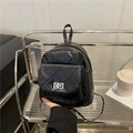 Schicker schwarzer Mini-Rucksack mit Rautensteppung, Silberkette und praktischem Drehverschluss - Schwarz