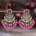 Orecchini etnici stile pavone con smalto colorato e perline rosa pendenti - Rosa Rossa
