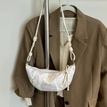Sac bandoulière blanc en demi-lune avec broderie papillon et bandoulière à nœuds - Blanc