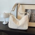 Borsa a tracolla tote minimalista bianco crema in morbida ecopelle con tracolla regolabile - Stile di base / Bianco Sporco