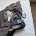 Elegante borsa a tracolla bicolore nero e grigio in pelle intrecciata e manico - Nero Piccolo