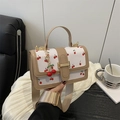 Sac bandoulière carré blanc chic avec imprimé cerise rouge et boucle dorée en métal - Khaki avec Pendentif