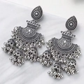 Vintage boho jhumka σκουλαρίκια από ασημί κράμα με ανάγλυφα λουλούδια και μεταλλικά καμπανάκια - Αντίκα Ασήμι