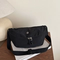 Borsa a sella impermeabile in nylon nero con tracolla regolabile sulla scrivania - Nero