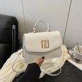 Bolso bandolera blanco minimalista de piel PU con hebilla dorada y costuras en V - Blanco