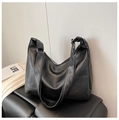 Detalle del bolso tote minimalista de cuero PU negro con correas dobles y cremallera - Negro