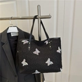 Grande borsa tote trapuntata nera con ricami di farfalle colorate e rivetti metallici - Stile Manico con Borchie (TY6745) / Nero (TY6745)