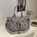 Schicke Cord-Einkaufstasche mit Schleifenmuster und vielen Taschen im Lifestyle-Design - Grau