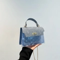 Borsa a mano azzurra traslucida con catena dorata e pochette trapuntata - Blu (7201)