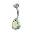 Vue macro du piercing de nombril en zircon goutte d'eau avec finition polie argent - Arc-en-ciel