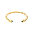 Bracciale rigido a cavo placcato oro 18k con malachite verde su sfondo bianco puro - Bracciale Rigido Cable in Malachite (B2073-GO-G)