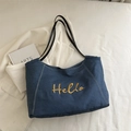 Borsa tote in denim blu scuro con ricamo Hello giallo e manici in pelle nera - Blu