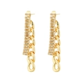 Dettaglio di orecchini a nappa dorati con zirconi e catena a maglia cubana - Stile Catena Cubana e Zirconia a Fila Asimmetrica (E1151-GO)