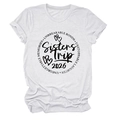 Détail d'un t-shirt blanc en coton avec motif circulaire noir Sisters Trip 2026 imprimé - S / Sable (Police Noire)