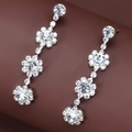 Funkelnde silberne Blumen-Ohrhänger mit dreifachen Zirkonia-Kristallblüten für Damen - Drei Blumendesigns / Kleine Blume (Small Flower 0922516)