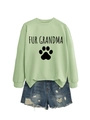 Détail du sweat vert menthe avec texte Fur Grandma et motif patte sur fond blanc - S / Vert Olive (Police Noire)