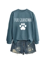 Détail du sweat Fur Grandma bleu vintage avec poignets côtelés et motif empreinte de patte - S / Bleu Rétro (Police Blanche)