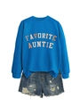 Détail du sweat Favorite Auntie avec lettrage coloré et short en jean vieilli - S / Bleu Lac