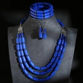 Dreiteiliges Schmuckset mit königsblauen Acrylperlen und silbernen Zwischenstücken - Blaues Set (24052212)