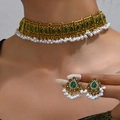 Parure de collier choker et boucles d'oreilles vintage avec pierres vertes et perles - Collier Et Boucles D'Oreilles / Vert