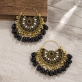 Boucles d'oreilles bohèmes en forme d'éventail avec pompons noirs et dorés - Noir