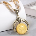 Collana boho con ciondolo in pietra gialla e catena con perline dorate lavorate - Giallo