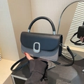 Elegante borsa a tracolla bicolore nero e grigio con fibbia argento da donna - Nero