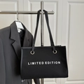 Borsa tote minimalista in tela nera con stampa Limited Edition e lunghi manici in pelle - Nero