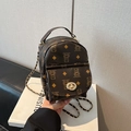 Mini mochila marrón con estampado de osos y cierre giratorio dorado para hombro o cruzado - Negro