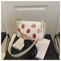 Elegante borsa sottobraccio bianca in ecopelle con stampa fragola e dettagli oro - Cachi