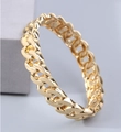 Vista dettagliata del bracciale a catena intrecciata dorata con chiusura a cerniera - Oro