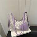 Schicke Jacquard-Tragetasche in Flieder und Silber mit traditionellem Muster und Tasche - Lila