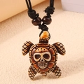 Ethno-Schildkröten-Halskette mit Totenkopf-Schnitzerei und schwarzer Kordel - 40CM / Totenkopf-Meeresschildkröte Stil