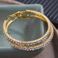 Eleganti orecchini a cerchio dorati da 5 cm per donna con micro-pavé di cristalli - Oro