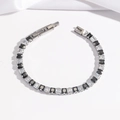 Dettaglio di bracciale in acciaio argento con intarsio di zirconi neri e bianchi - Zirconia Nera e Bianca (TT0280)