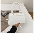 Sac à main blanc motif crocodile avec logo doré et poignée supérieure élégante - Blanc
